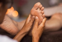 Tại Sao Bạn Nên Kết Hợp Massage Chân Vào Liệu Trình Làm Nail?