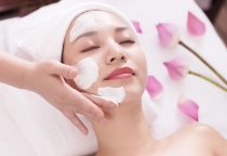 CHĂM SÓC DA MẶT BẰNG TINH CHẤT HOA HỒNG (ROSES FACIAL) – CẤP ẨM LÀM SÁNG DA