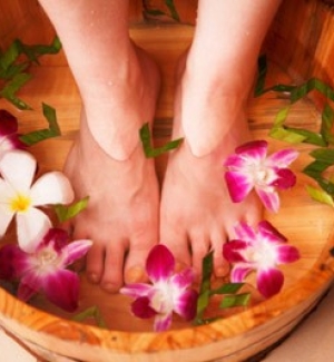 Dầu nóng chân/đá nóng + vai & lưng