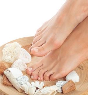 Tẩy tế bào chết chân + kem dưỡng