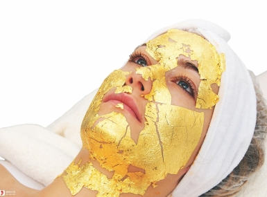 Đắp Mặt Nạ Vàng 24K – Liệu Pháp Trẻ Hóa Da Đẳng Cấp Hoàng Gia Cho Phái Đẹp