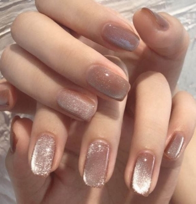 Sơn Gel Mắt Mèo (Cat-Eye Nails) – Xu Hướng Làm Móng Huyền Bí Chưa Bao Giờ Hạ Nhiệt